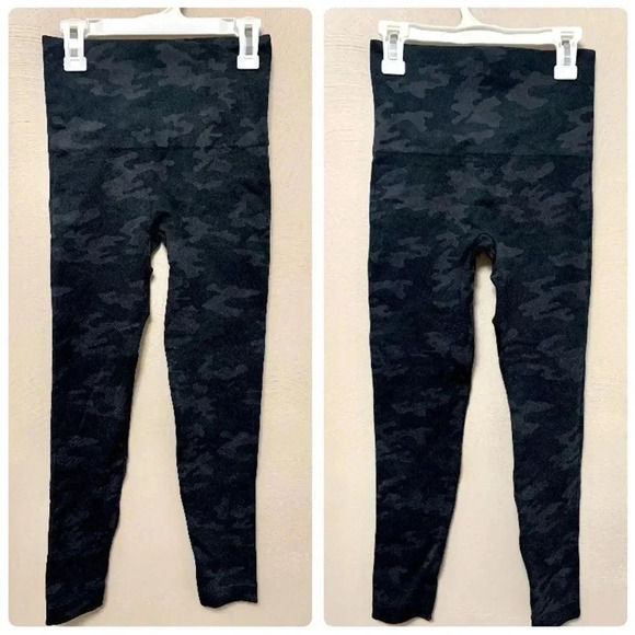SPANX Look At Me Now Seamless Cropped Camo Leggings Size Small - Picture 3 of 6